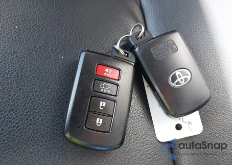 2018 Toyota Rav4 Limited z USA, uszkodzony, nr VIN JTMDFREV4JJ252211